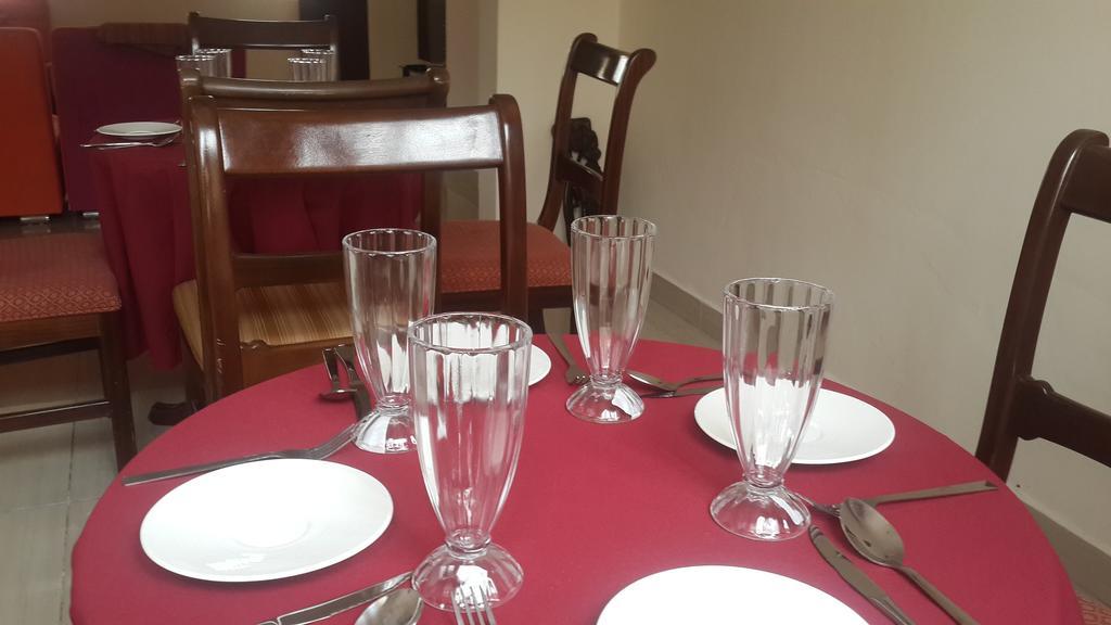 @Home Boutique B&B Hostel And Suite Accra Ngoại thất bức ảnh