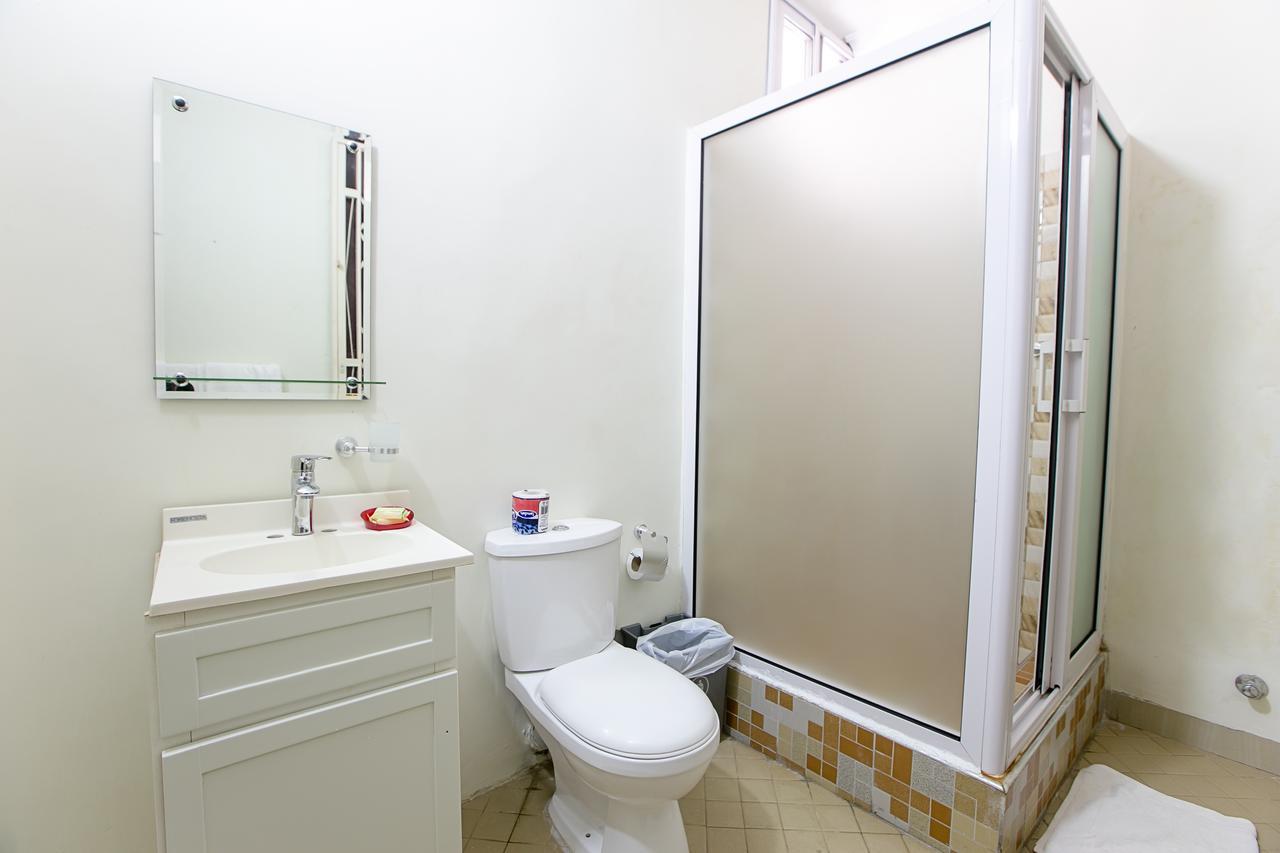 @Home Boutique B&B Hostel And Suite Accra Ngoại thất bức ảnh
