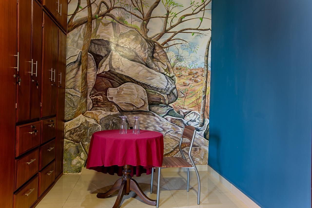 @Home Boutique B&B Hostel And Suite Accra Ngoại thất bức ảnh