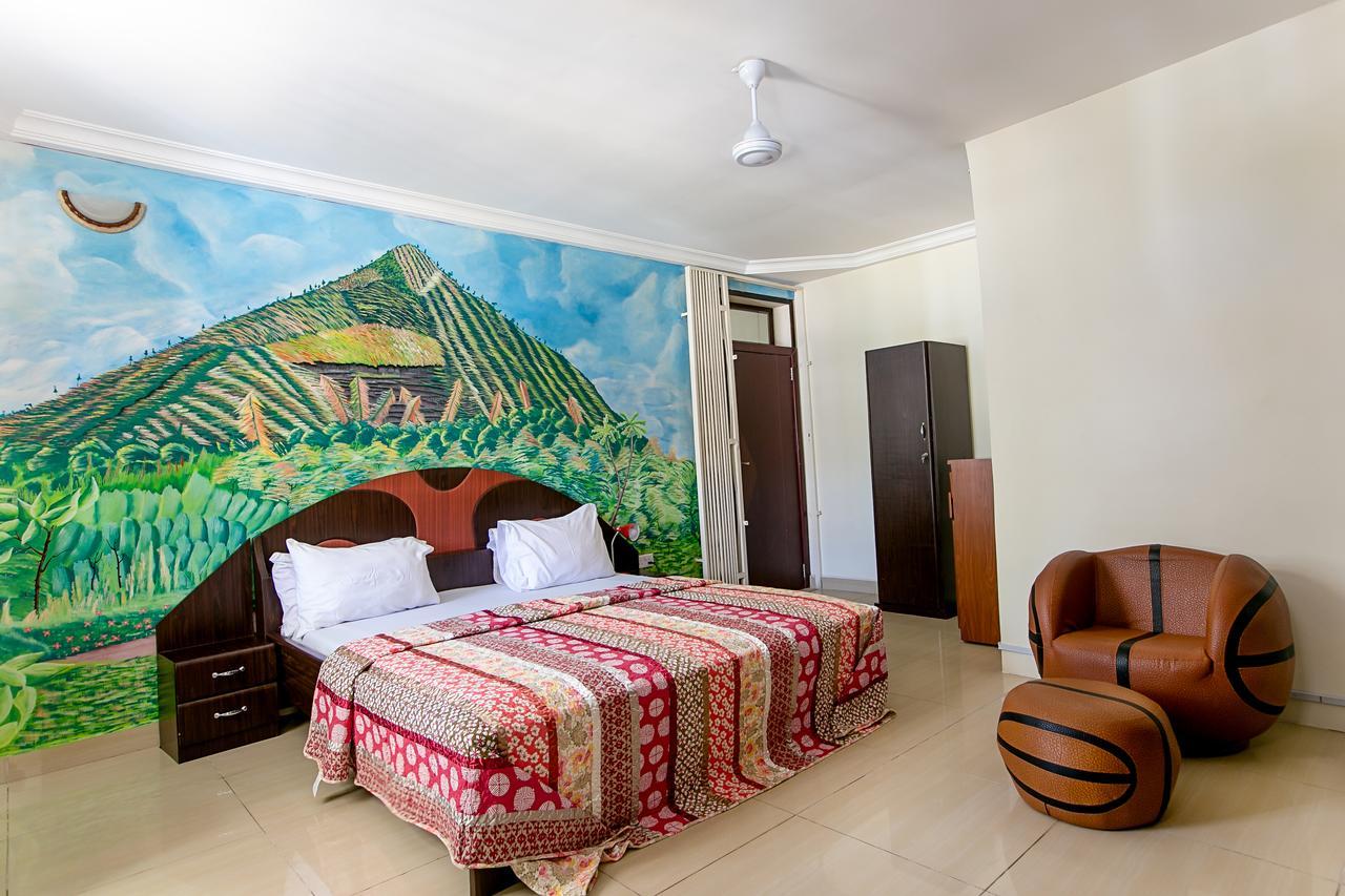 @Home Boutique B&B Hostel And Suite Accra Ngoại thất bức ảnh