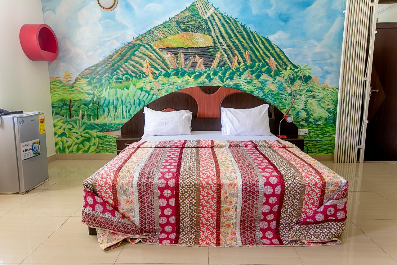 @Home Boutique B&B Hostel And Suite Accra Ngoại thất bức ảnh