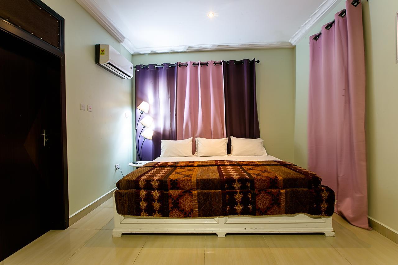 @Home Boutique B&B Hostel And Suite Accra Ngoại thất bức ảnh