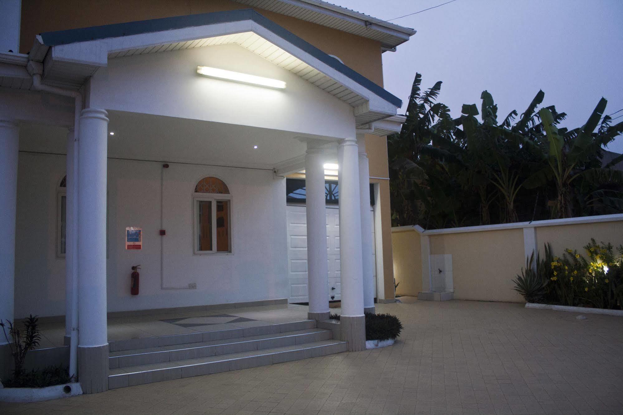 @Home Boutique B&B Hostel And Suite Accra Ngoại thất bức ảnh