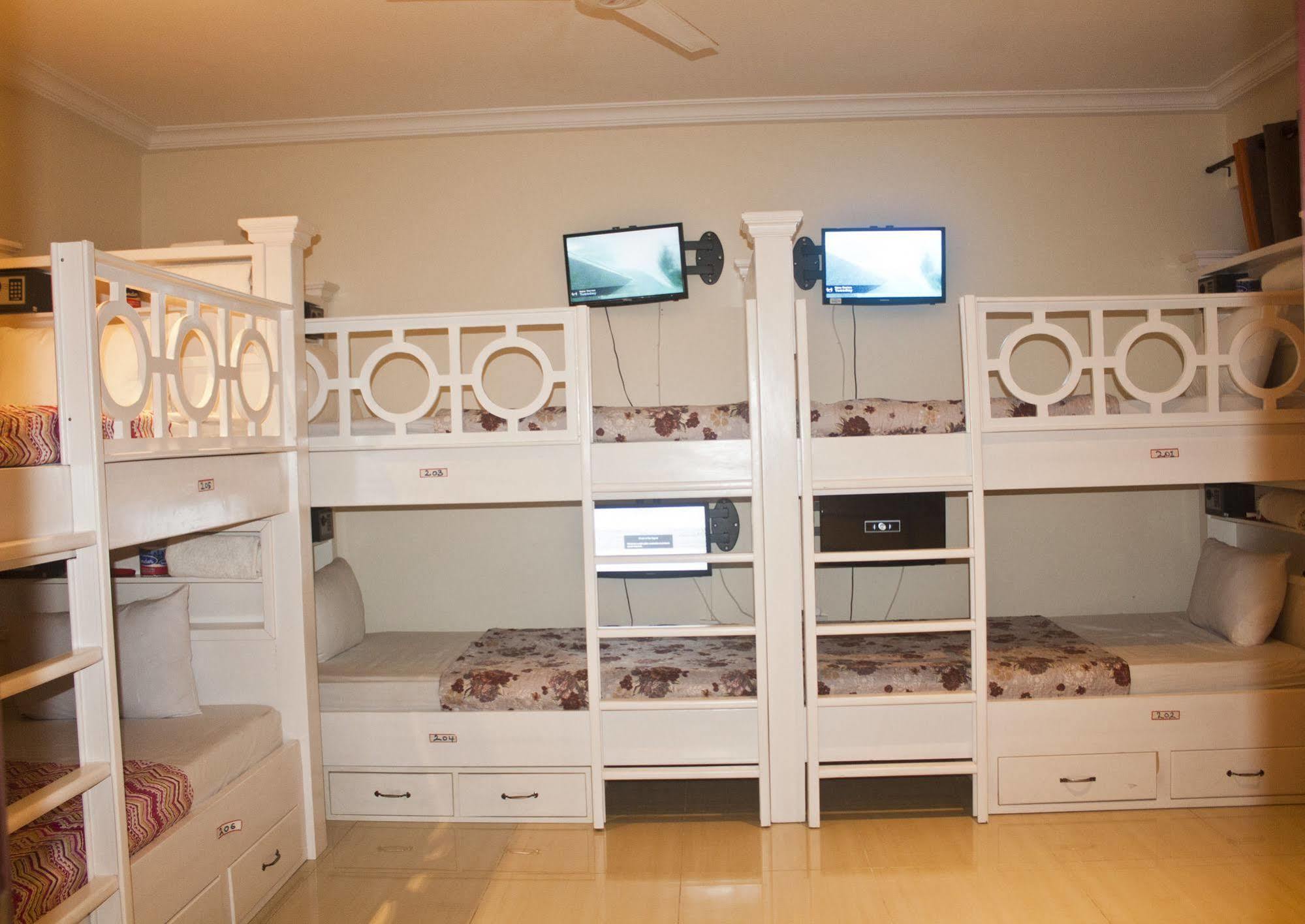 @Home Boutique B&B Hostel And Suite Accra Ngoại thất bức ảnh