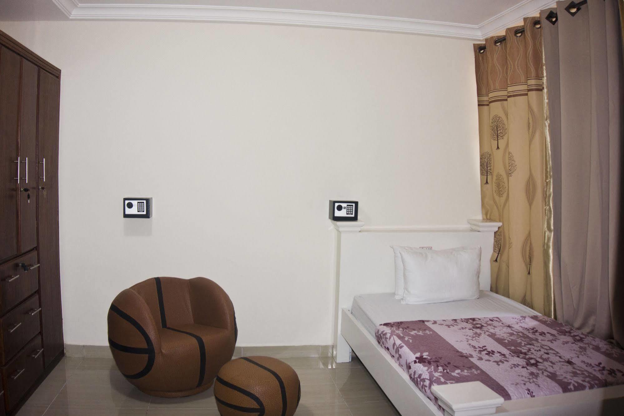 @Home Boutique B&B Hostel And Suite Accra Ngoại thất bức ảnh