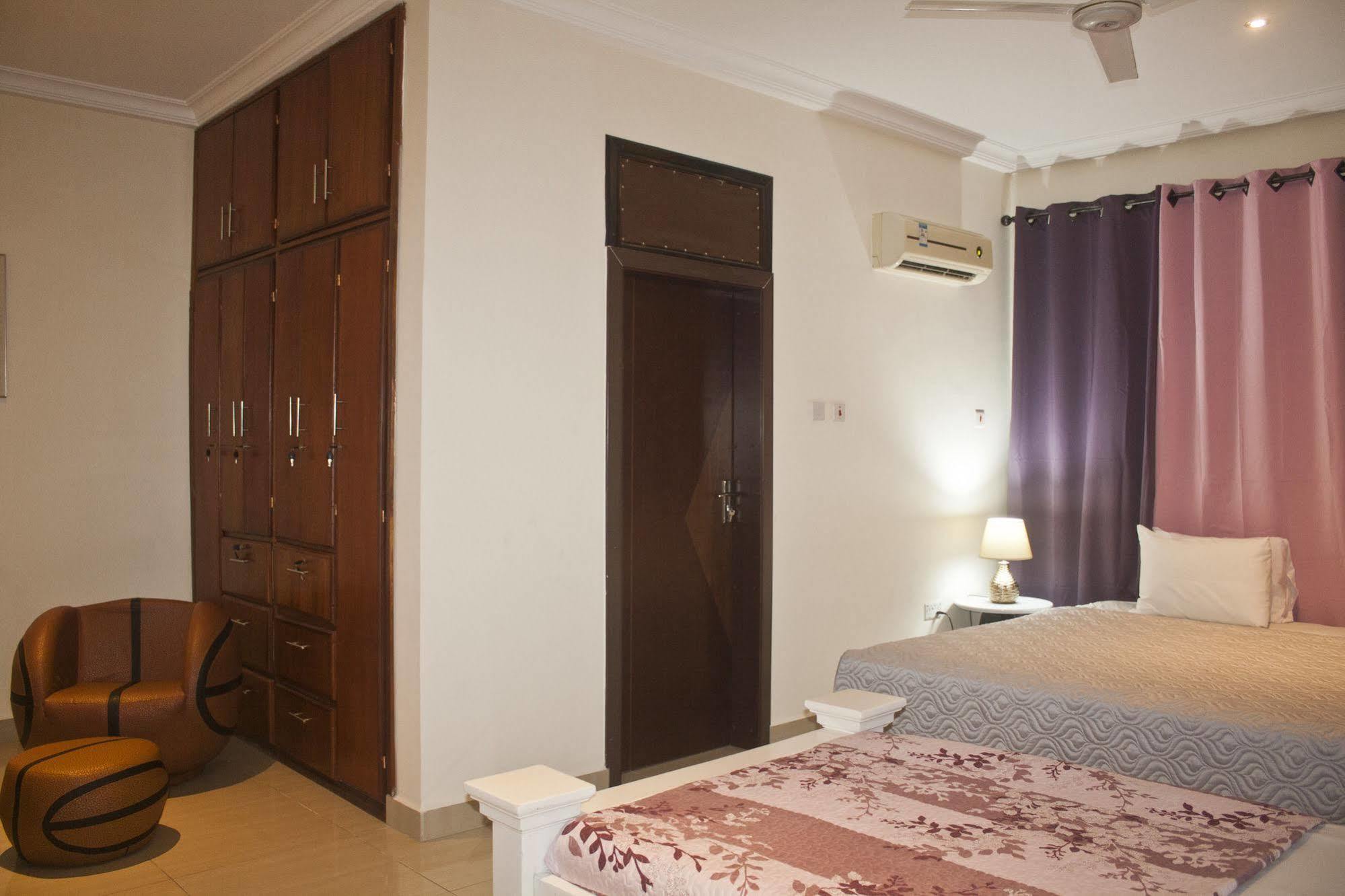 @Home Boutique B&B Hostel And Suite Accra Ngoại thất bức ảnh