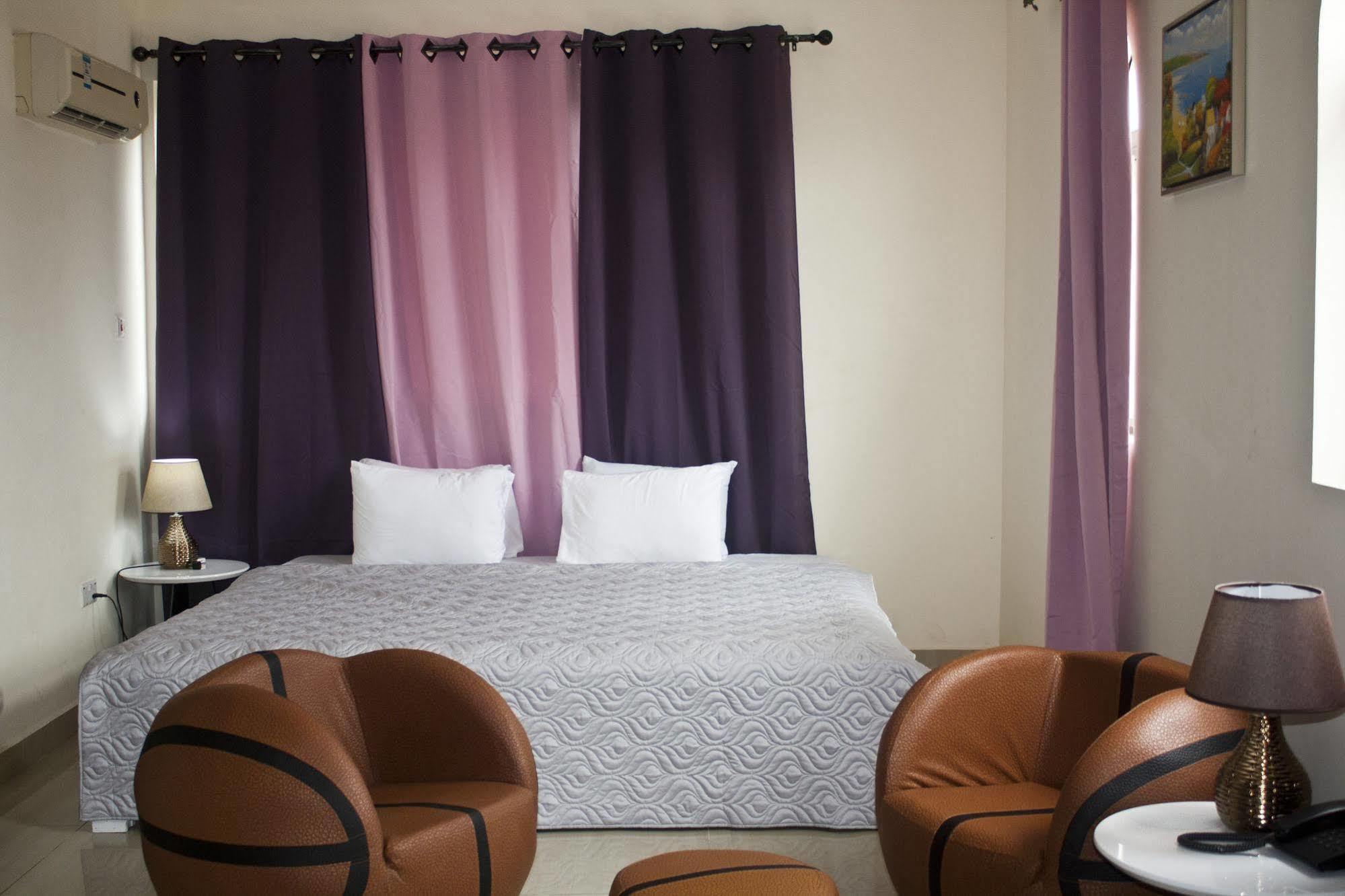 @Home Boutique B&B Hostel And Suite Accra Ngoại thất bức ảnh