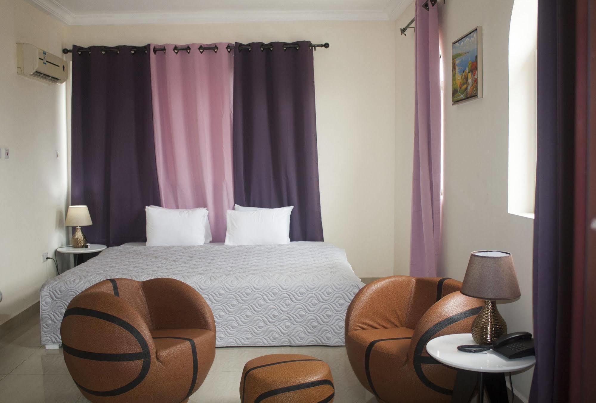 @Home Boutique B&B Hostel And Suite Accra Ngoại thất bức ảnh
