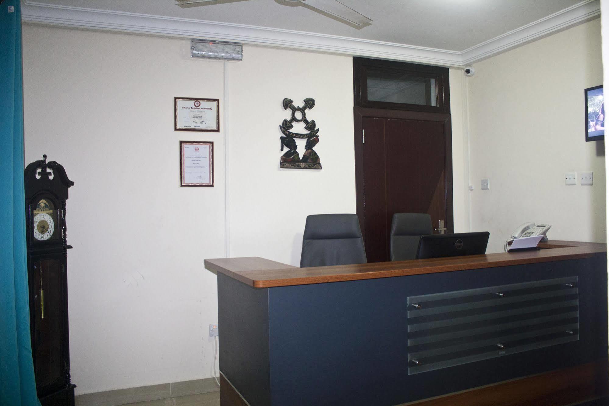 @Home Boutique B&B Hostel And Suite Accra Ngoại thất bức ảnh