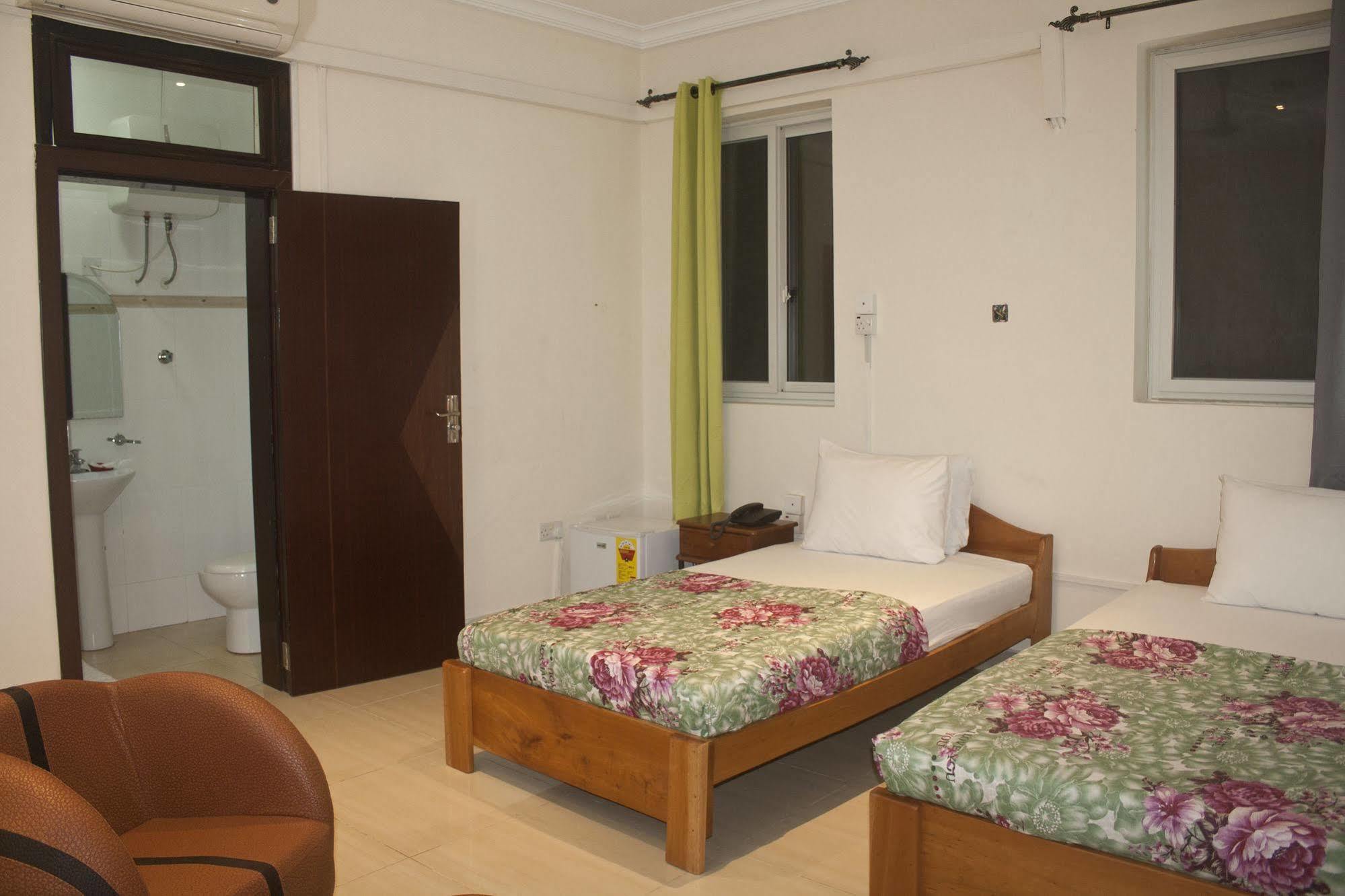 @Home Boutique B&B Hostel And Suite Accra Ngoại thất bức ảnh