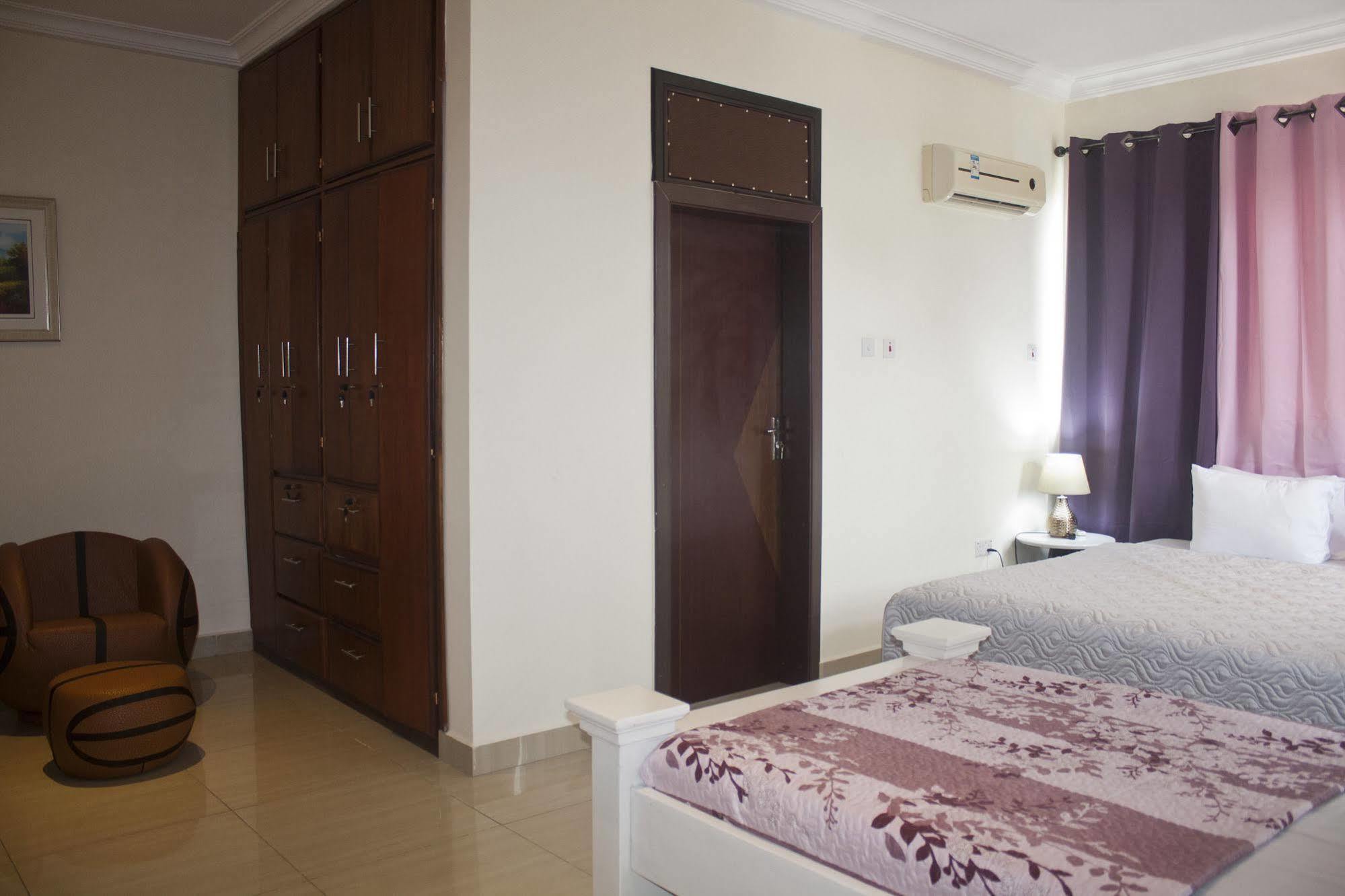 @Home Boutique B&B Hostel And Suite Accra Ngoại thất bức ảnh