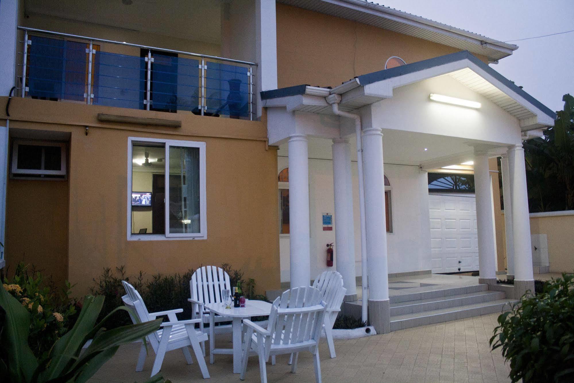 @Home Boutique B&B Hostel And Suite Accra Ngoại thất bức ảnh