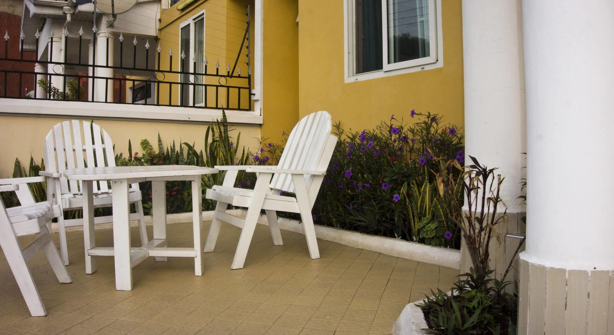 @Home Boutique B&B Hostel And Suite Accra Ngoại thất bức ảnh
