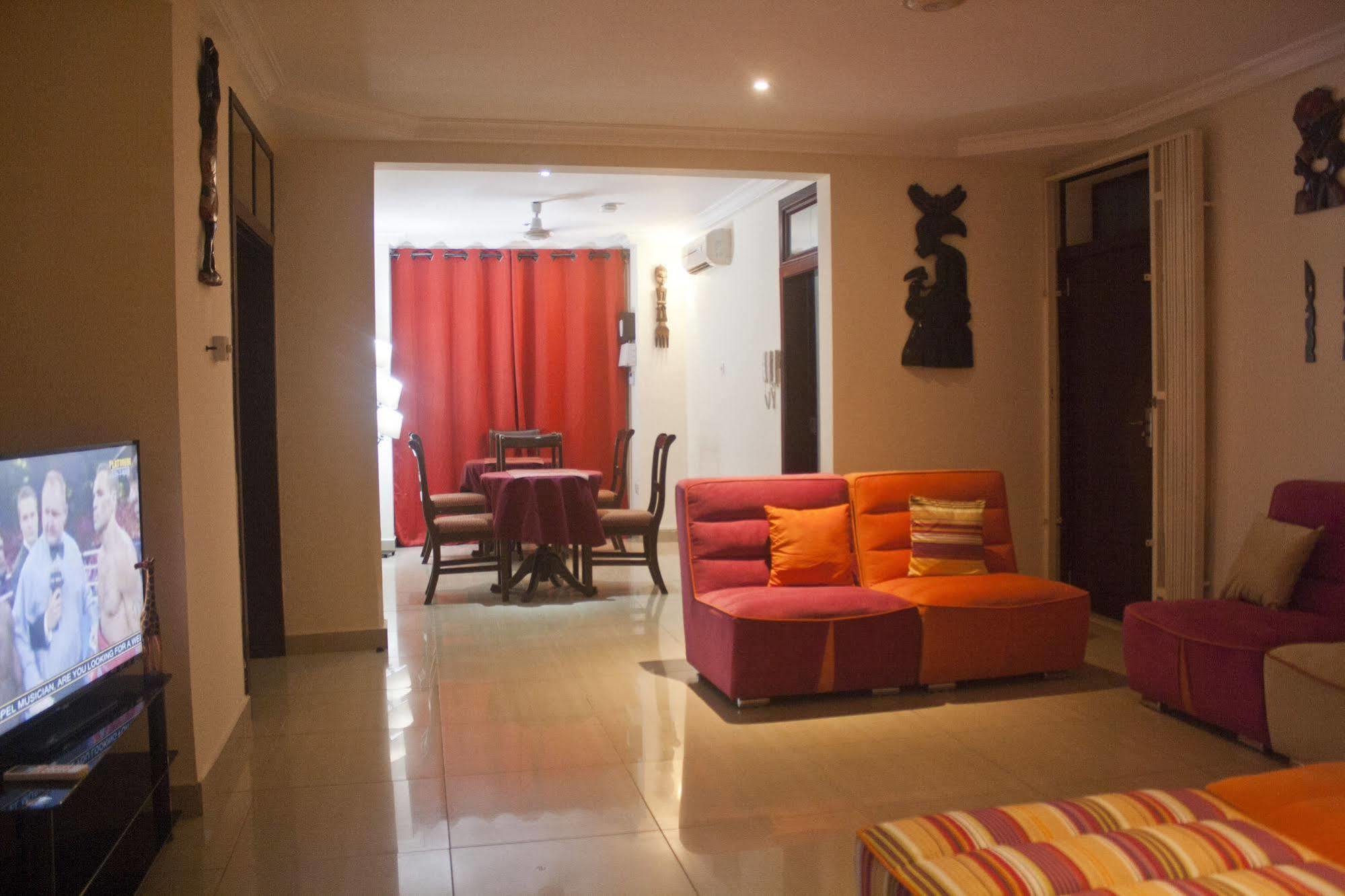 @Home Boutique B&B Hostel And Suite Accra Ngoại thất bức ảnh